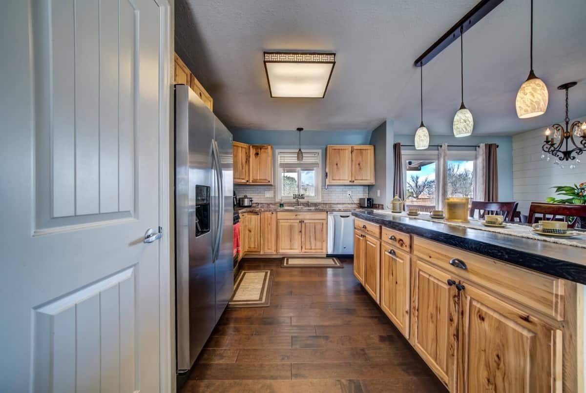 Queen Room — Kitchen